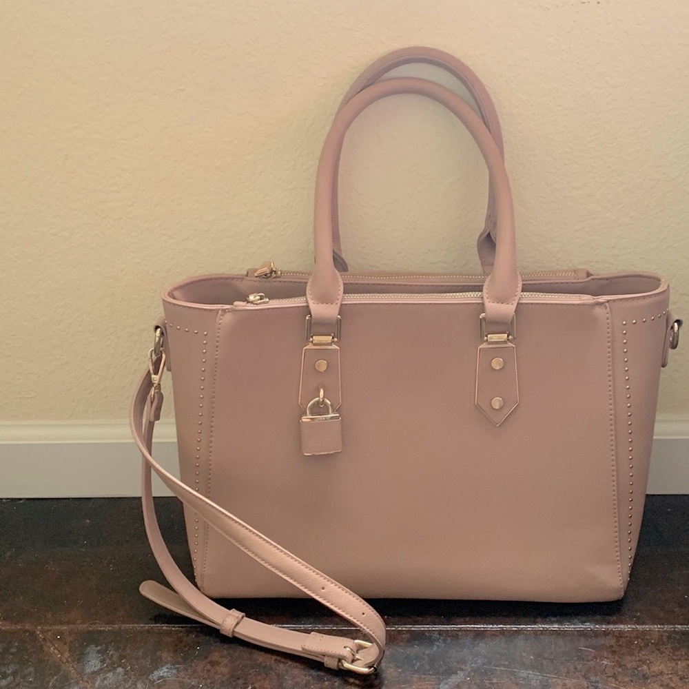 Mauve vegan leather miztique bag with cross body strap and lots of space